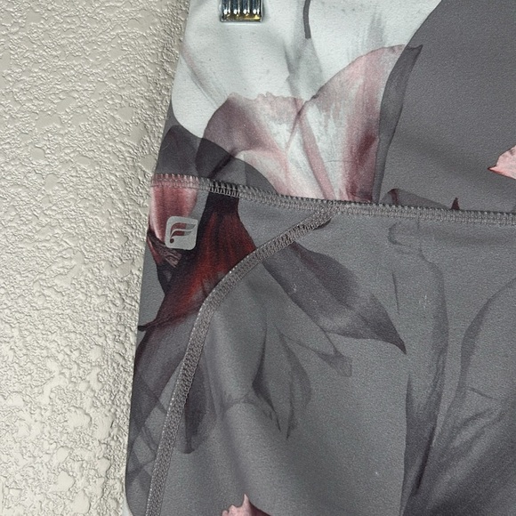 Fabletics Gray Floral Athletic Yoga Cropped Workout Leggings Size Small - Picture 5 of 6